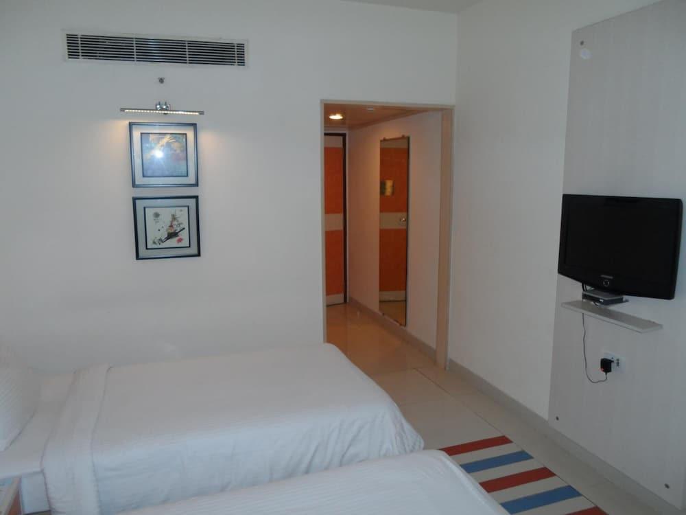 Aditya Hometel Hyderabad Exteriör bild