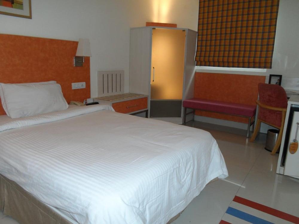 Aditya Hometel Hyderabad Exteriör bild