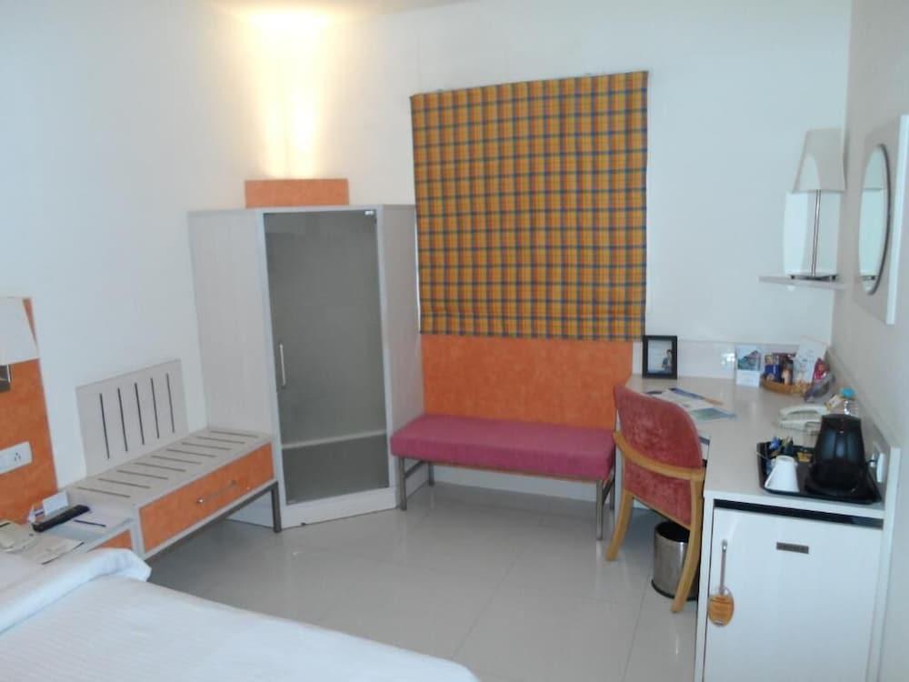 Aditya Hometel Hyderabad Exteriör bild