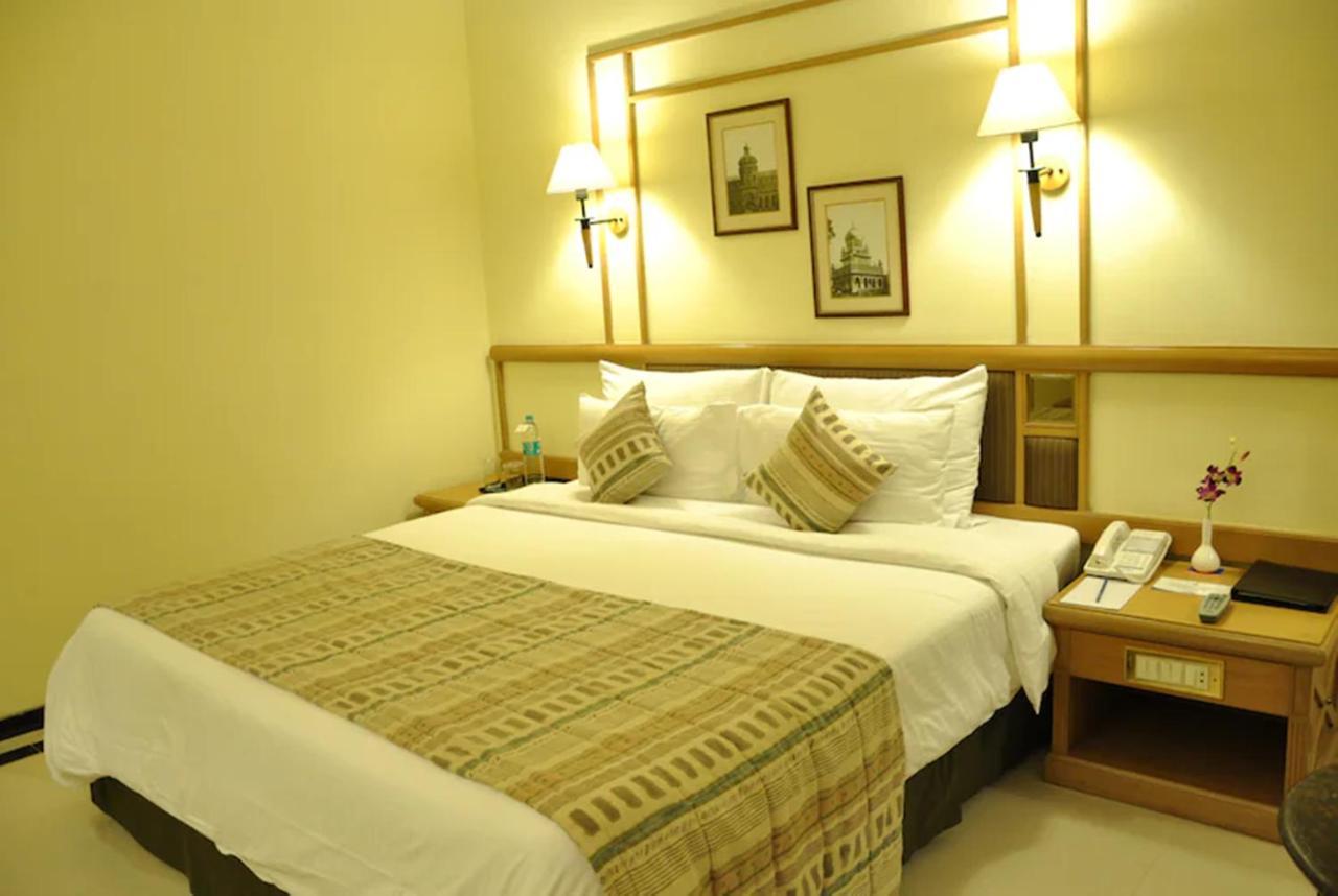 Aditya Hometel Hyderabad Exteriör bild