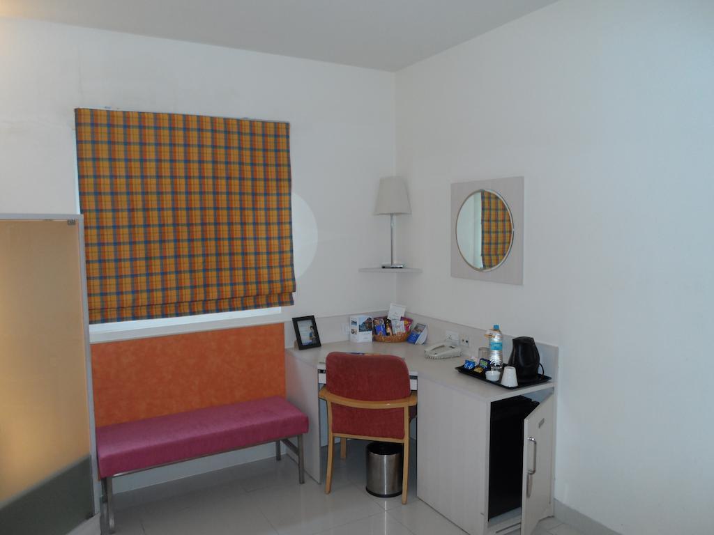 Aditya Hometel Hyderabad Exteriör bild